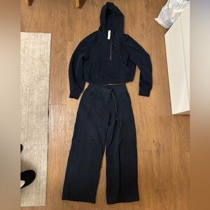 Women's Lululemon navy scuba set. Wide legs scuba pants (6) and scuba half zip(M